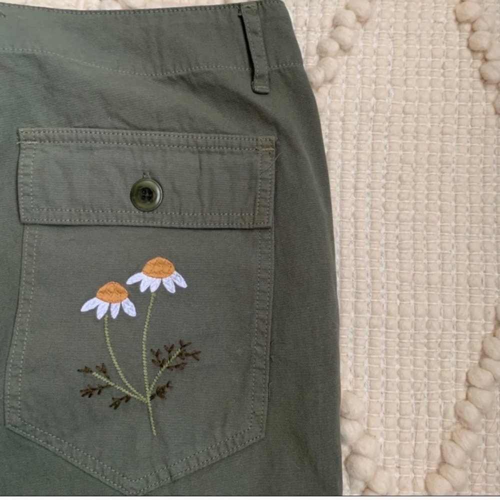 Daisy embroidered army cargo pant
